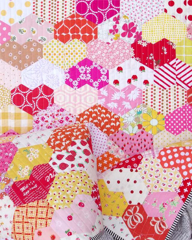 Red Pepper Quilts: A Warm Hearted Quilt - English Paper Piecing